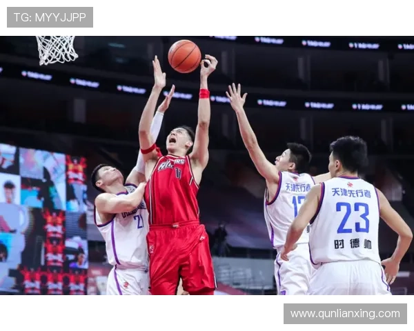 世界网球公开赛激战正酣 新兴球员崭露头角力争突破 世界网球公开赛激战正酣 新兴球员崭露头角力争突破