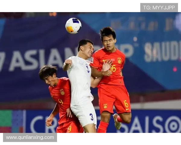 中国足球队备战亚洲杯 热身赛精彩上演争夺激烈 中国足球队备战亚洲杯 热身赛精彩上演争夺激烈